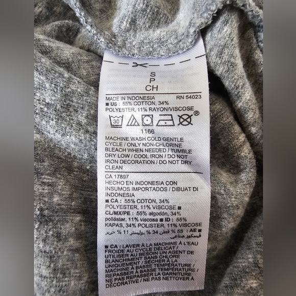 Gently Used Slim Fit Old Navy Ringer Graphic t-shirt - Picture 3 of 4